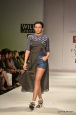 Model walk the ramp for Vaishali S Show at Wills Lifestyle India Fashion Week 2012 day 4 on 9th Oct 2012 (29).JPG